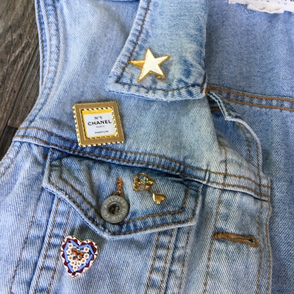 Pacsun Unique Custom Pinned Denim Vest Size Medium - Picture 2 of 5